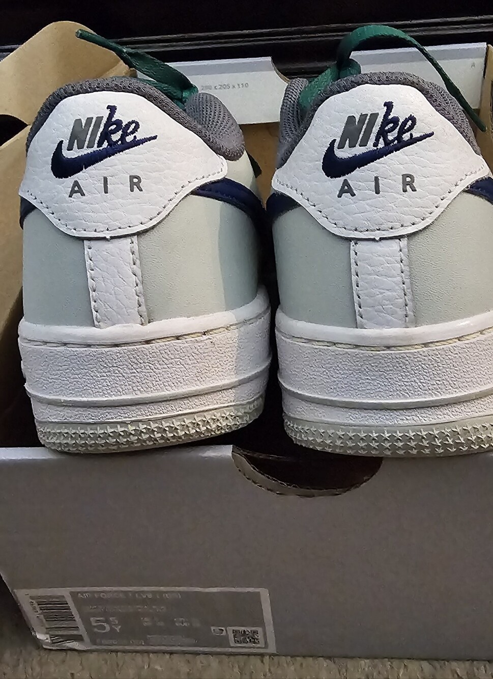 Air Force 1 LV8 1 (GS) - Picture 6 of 9